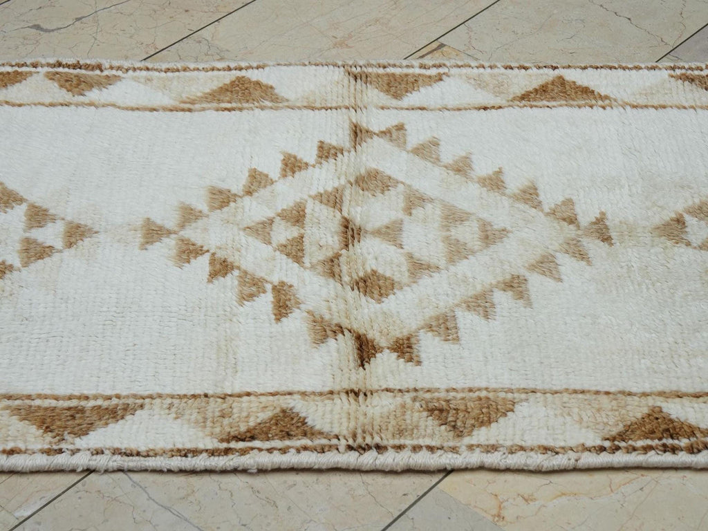 Luxurious Decor Handmade Wool Moroccan Style Rug Runner: 3x11 Brown & White Rugs