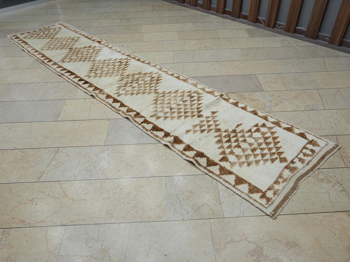 Brown & White Handmade Wool Turkish Rug Runner: Modern Stair Treads Decor Rugs 2,6x12,3 Ft.