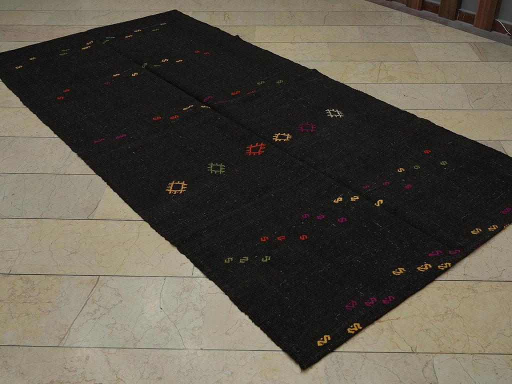 Dark Brown Goat Hair Kilim Rug: Mid-Century Modern Farmhouse Decor (4,7x9,5 Feet)