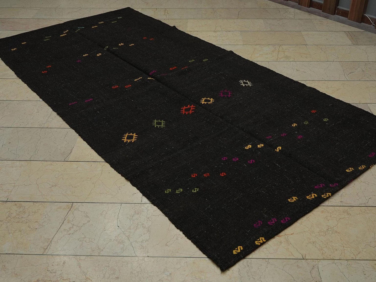 Dark Brown Goat Hair Kilim Rug: Mid-Century Modern Farmhouse Decor (4,7x9,5 Feet)