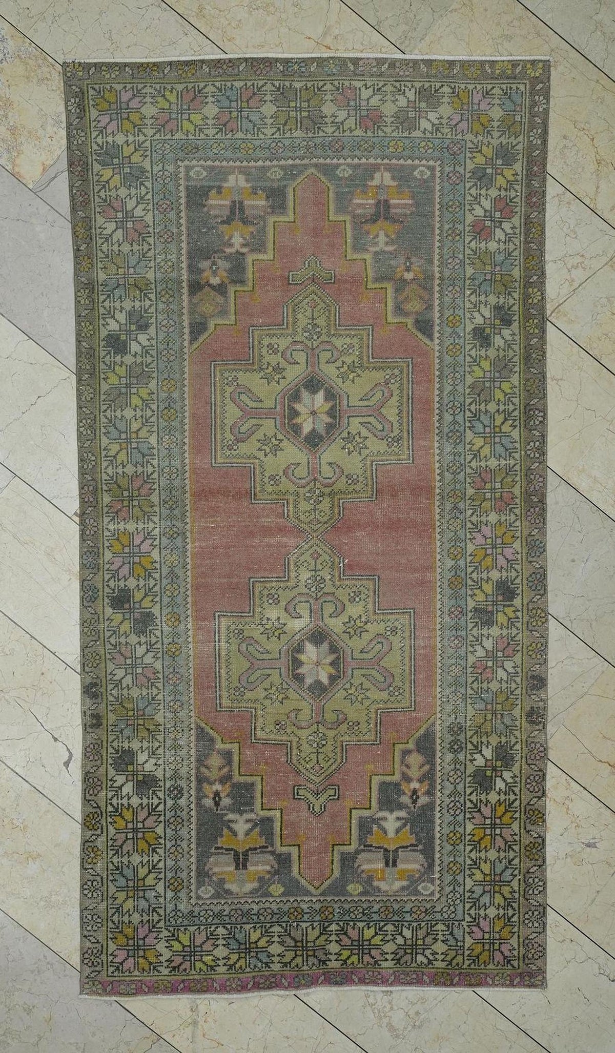 Daisy Oushak Rug: 4x8 Feet,Vintage Turkish Wool Carpet Rugs.