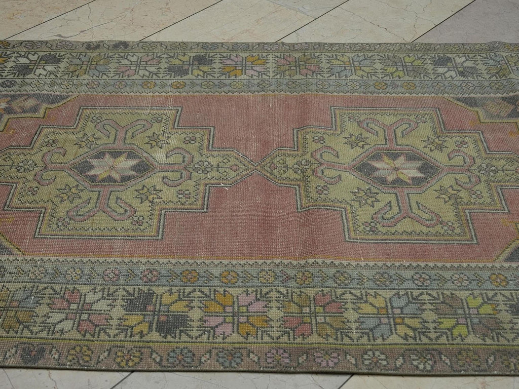 Daisy Oushak Rug: 4x8 Feet,Vintage Turkish Wool Carpet Rugs.