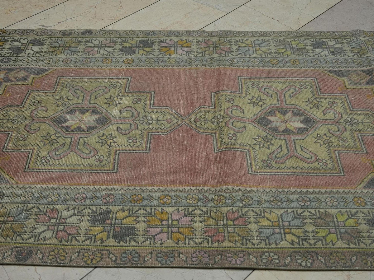 Daisy Oushak Rug: 4x8 Feet,Vintage Turkish Wool Carpet Rugs.