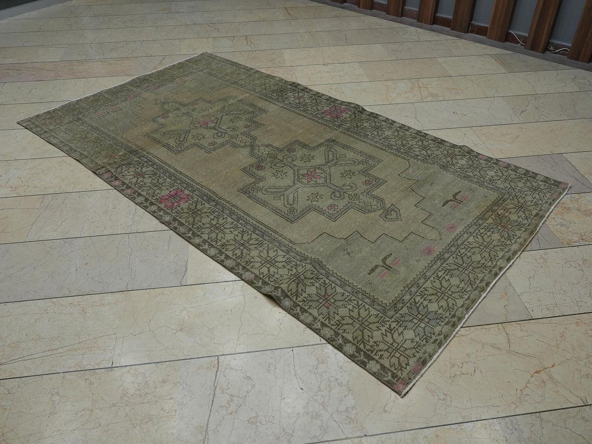 Daisy Design Old Vintage Turkish Rug: 4.3x7.9 Feet,Muted Area Rugs For Home Living.
