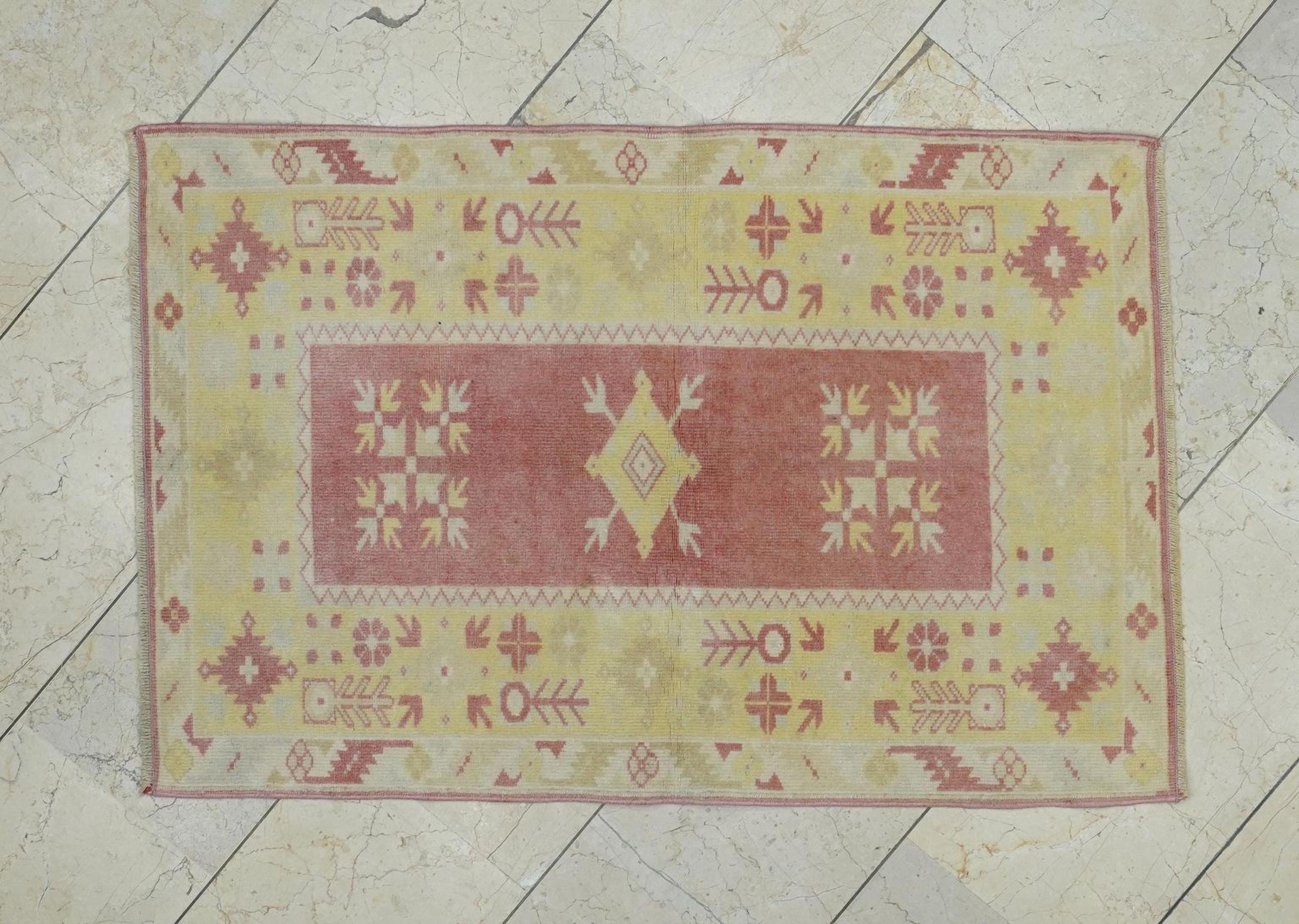 Handwoven Wool Oushak Rug: 2.7x4 Feet,Chic Bohemian Decor Carpet Rugs.