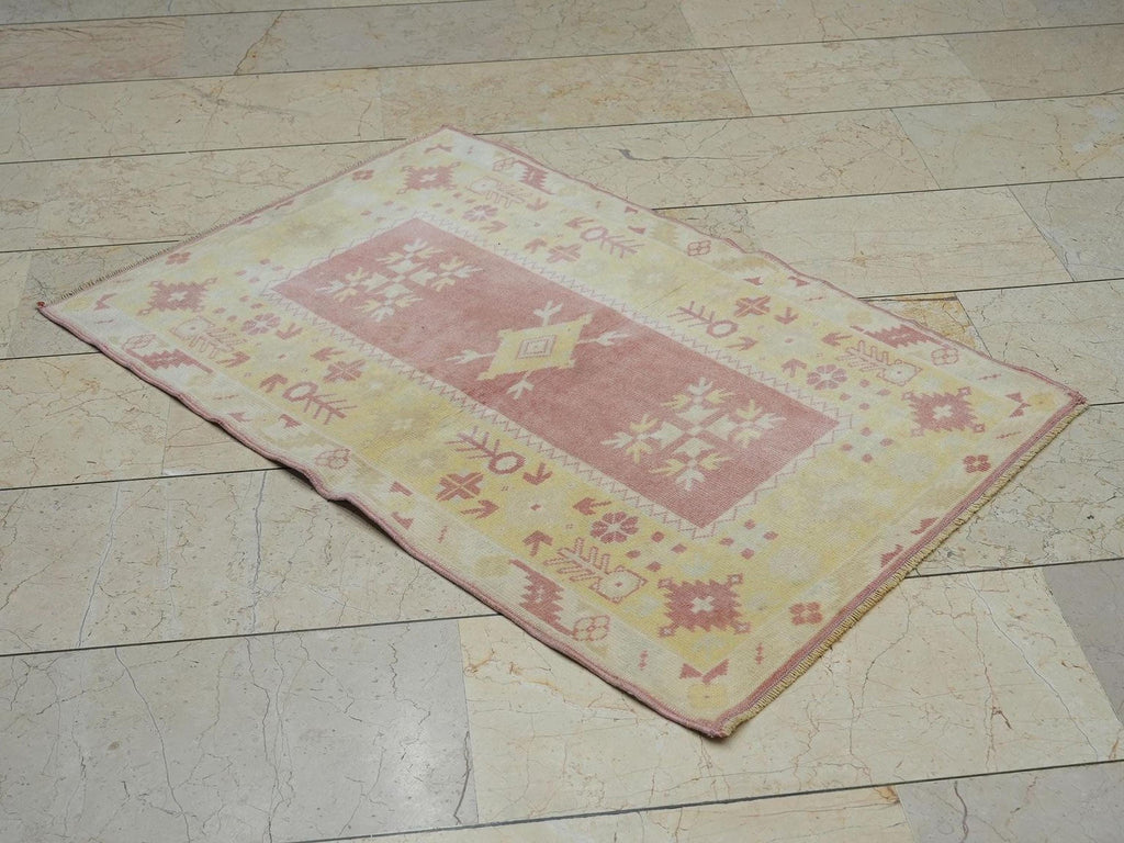 Handwoven Wool Oushak Rug: 2.7x4 Feet,Chic Bohemian Decor Carpet Rugs.