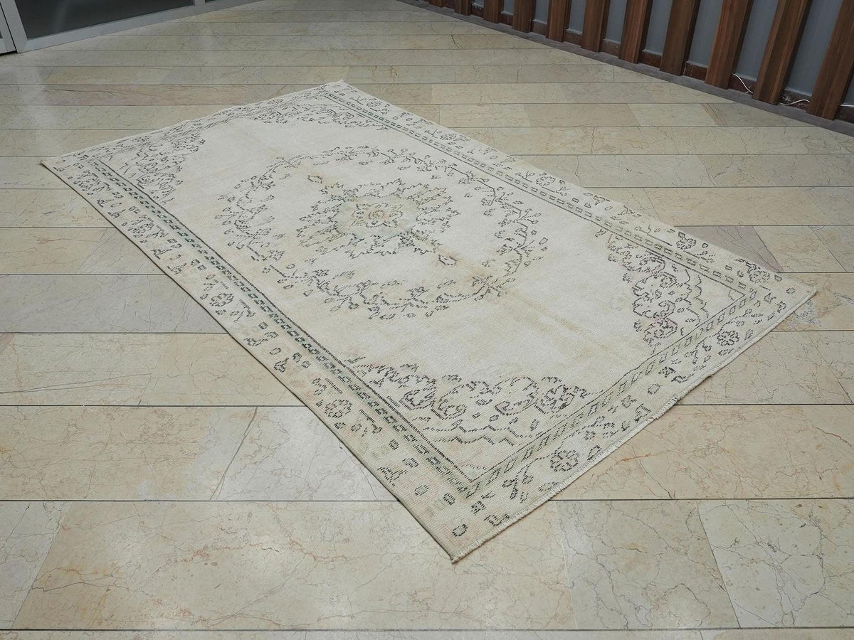 5x8.5 Vintage Handmade Oushak Rug,Floral Turkish Wool Rugs.