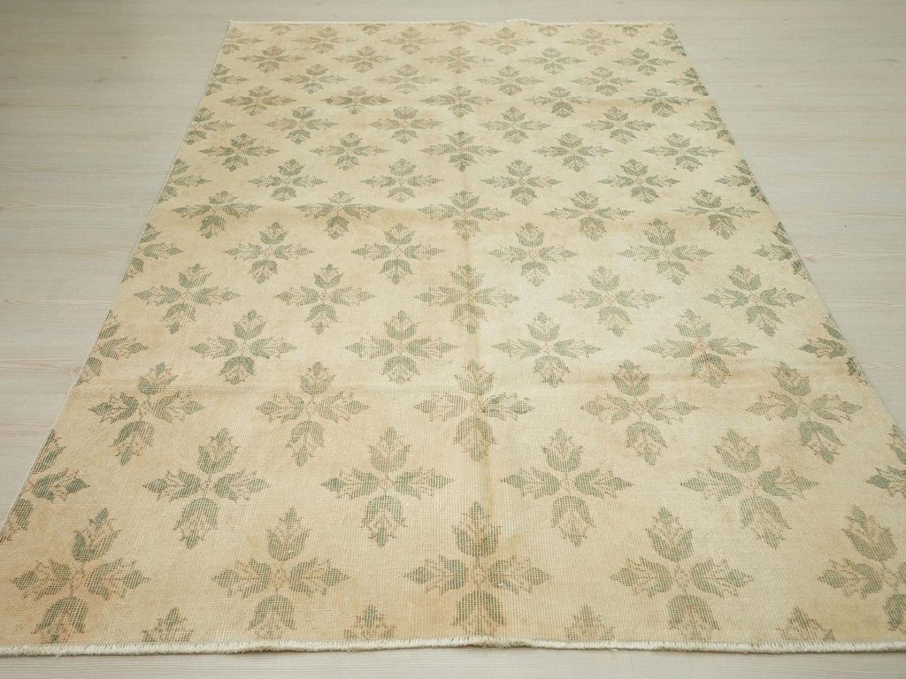 Vintage Oushak Rug: 4.9"x8.2" Feet, Small Size Turkish Wool Carpet Rugs.