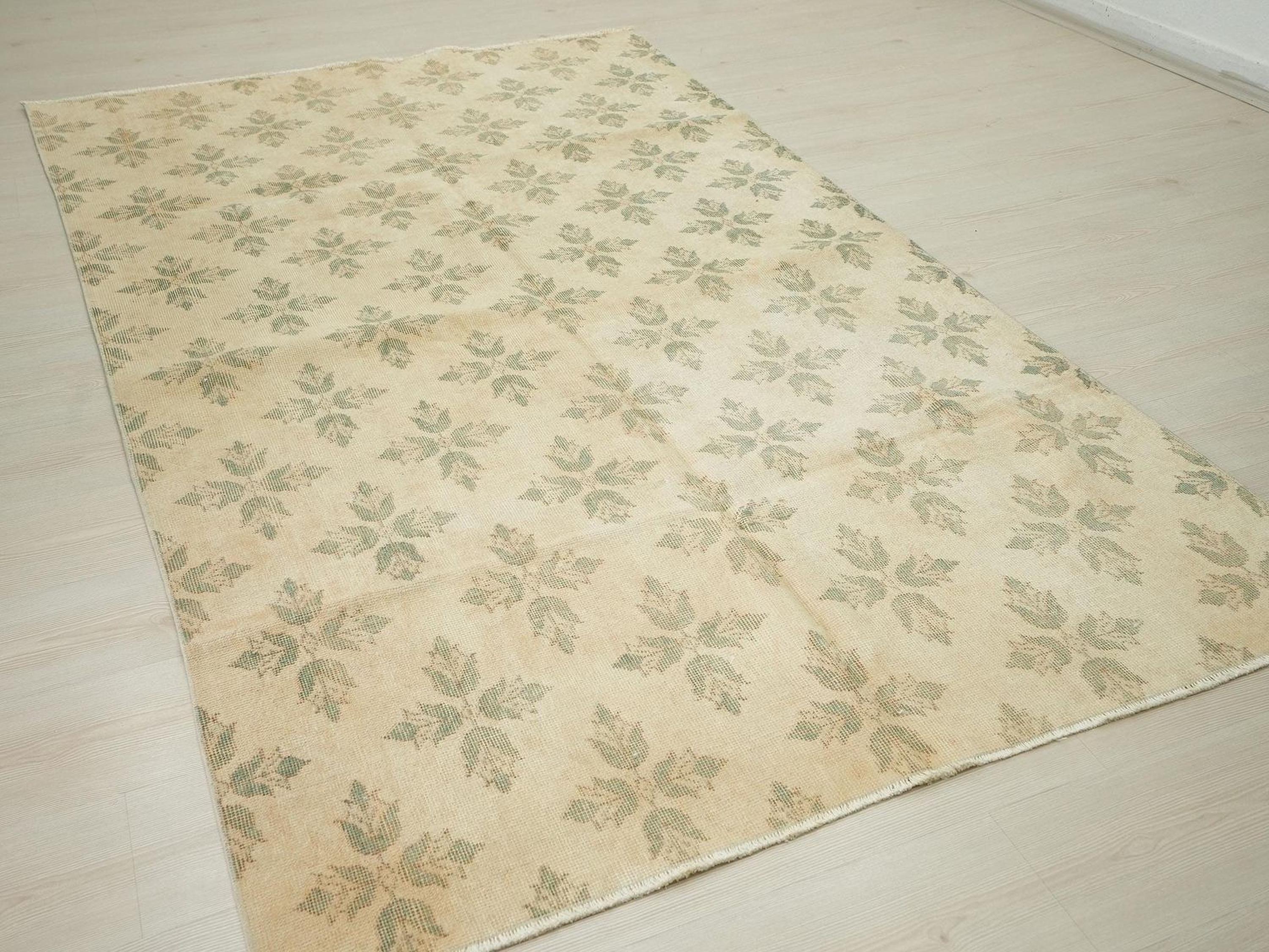 Vintage Oushak Rug: 4.9"x8.2" Feet, Small Size Turkish Wool Carpet Rugs.