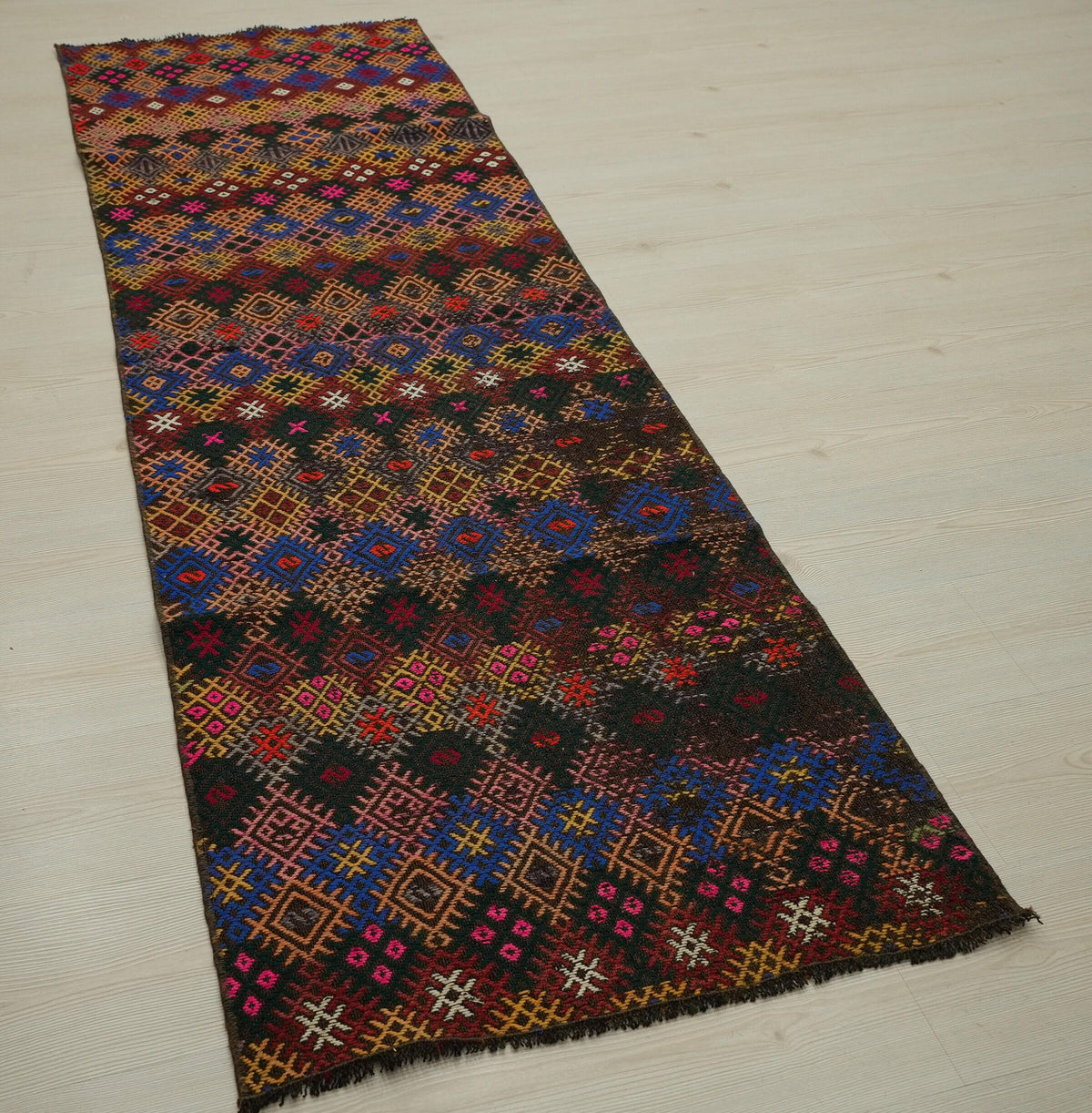 Vintage Turkish Kilim Rug Runner: Handmade Wool Embroidered Area Rugs (2.5x7.9 ft)