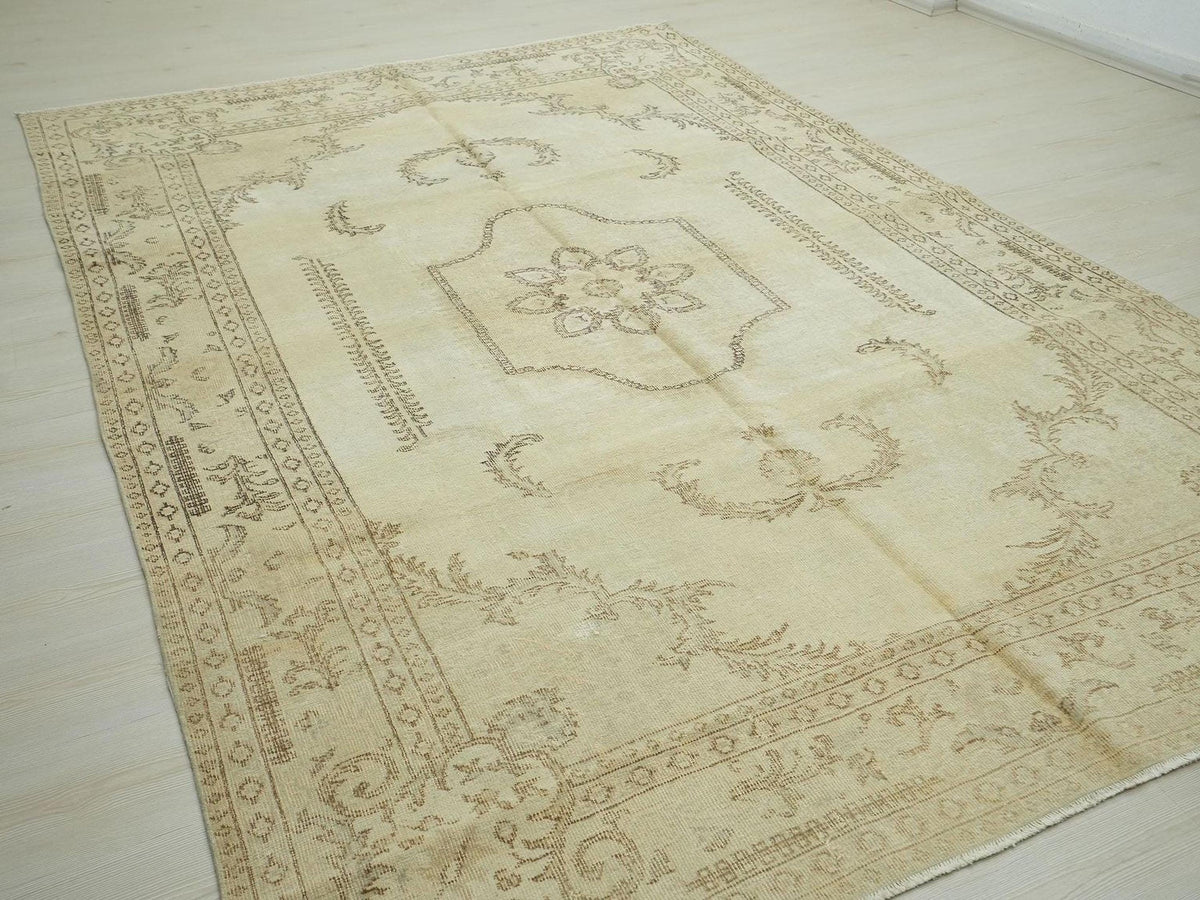 Turkish Oushak Rug: Vintage Wool Handmade - Neutral Beige Brown Rugs