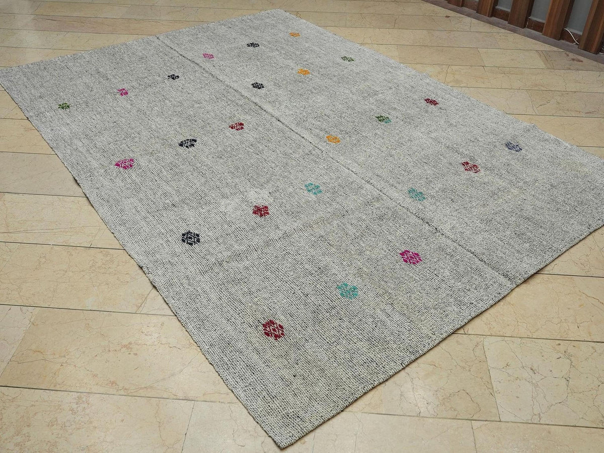 Naturel Gray Flatweave Rug: 6.7x9.6 ft, Farmhouse Outdoor Decor Turkish Kilim Rugs.