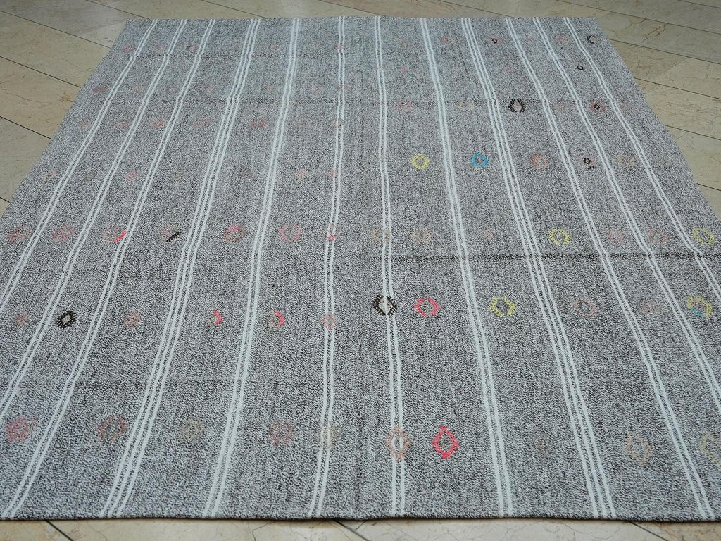 6x8 Gray Kilim Rug: Primitive Embroidered Turkish Rugs