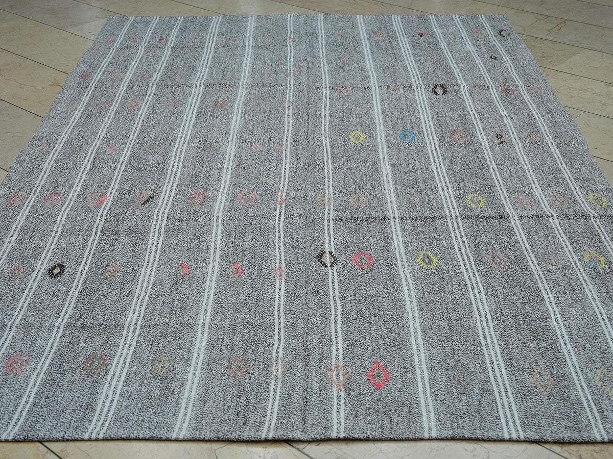 6x8 Gray Kilim Rug: Primitive Embroidered Turkish Rugs