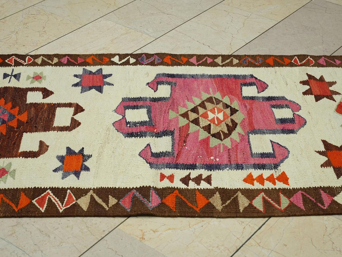 Vintage Turkish Kilim Rug Runner: Handmade Wool, Pink & White (3"x11,3")