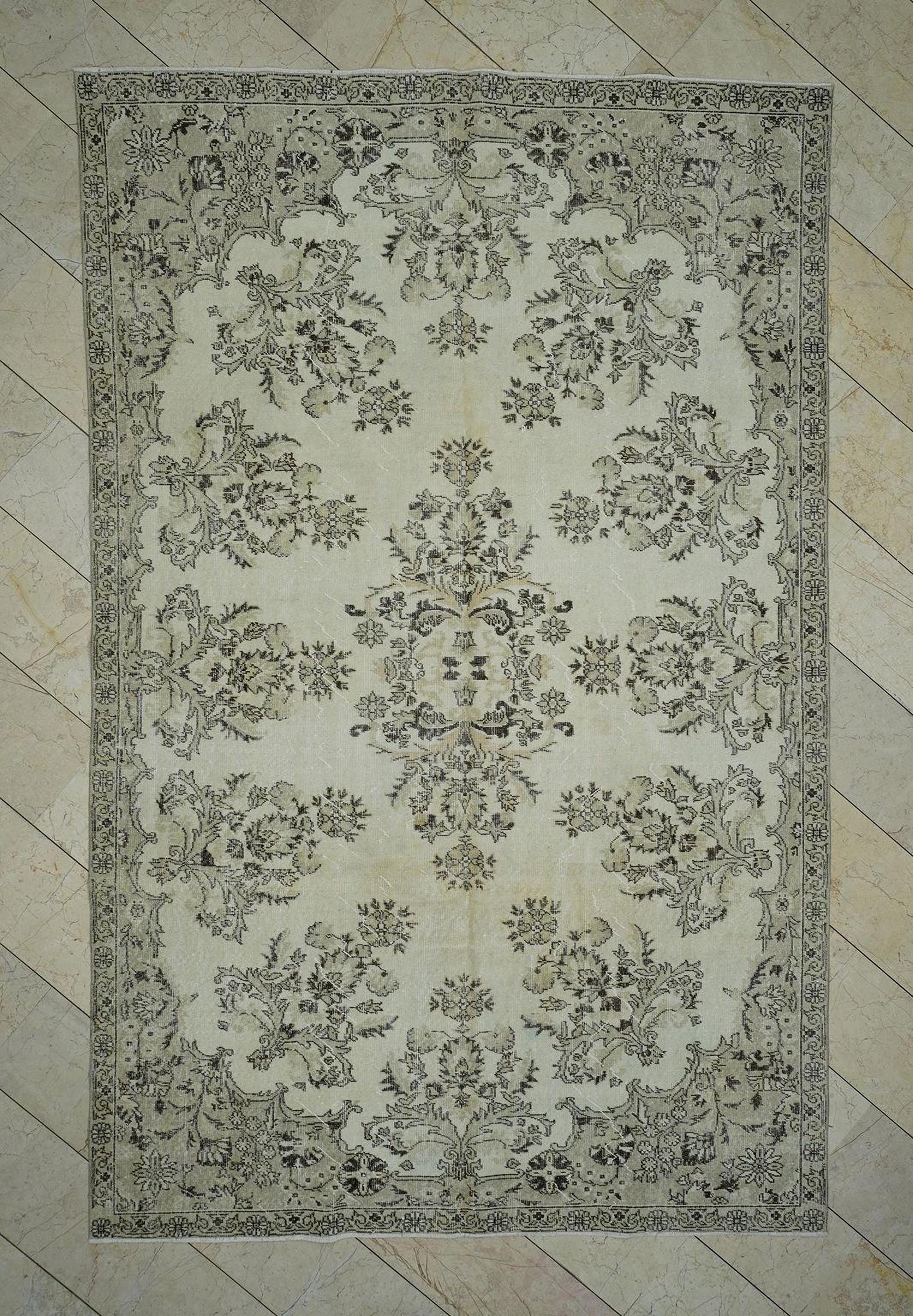 Large Turkish Oushak Rug: Distressed Vintage Wool Bohemian Carpet Rugs, 6,9"x10,7" Feet.