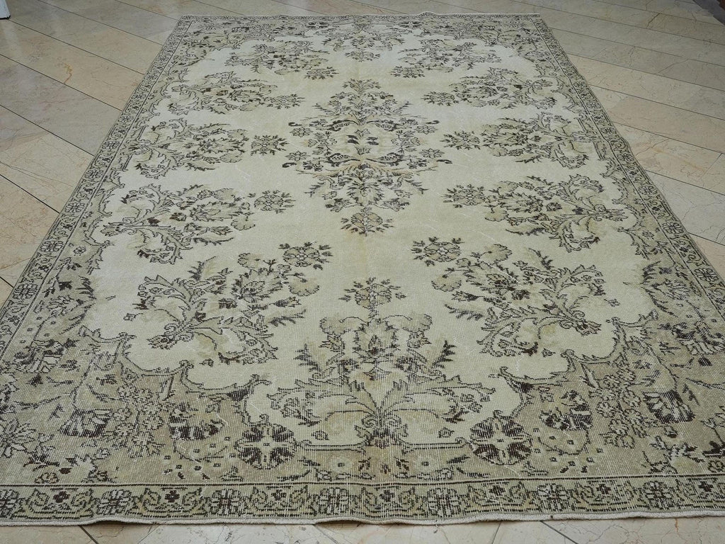 Large Turkish Oushak Rug: Distressed Vintage Wool Bohemian Carpet Rugs, 6,9"x10,7" Feet.