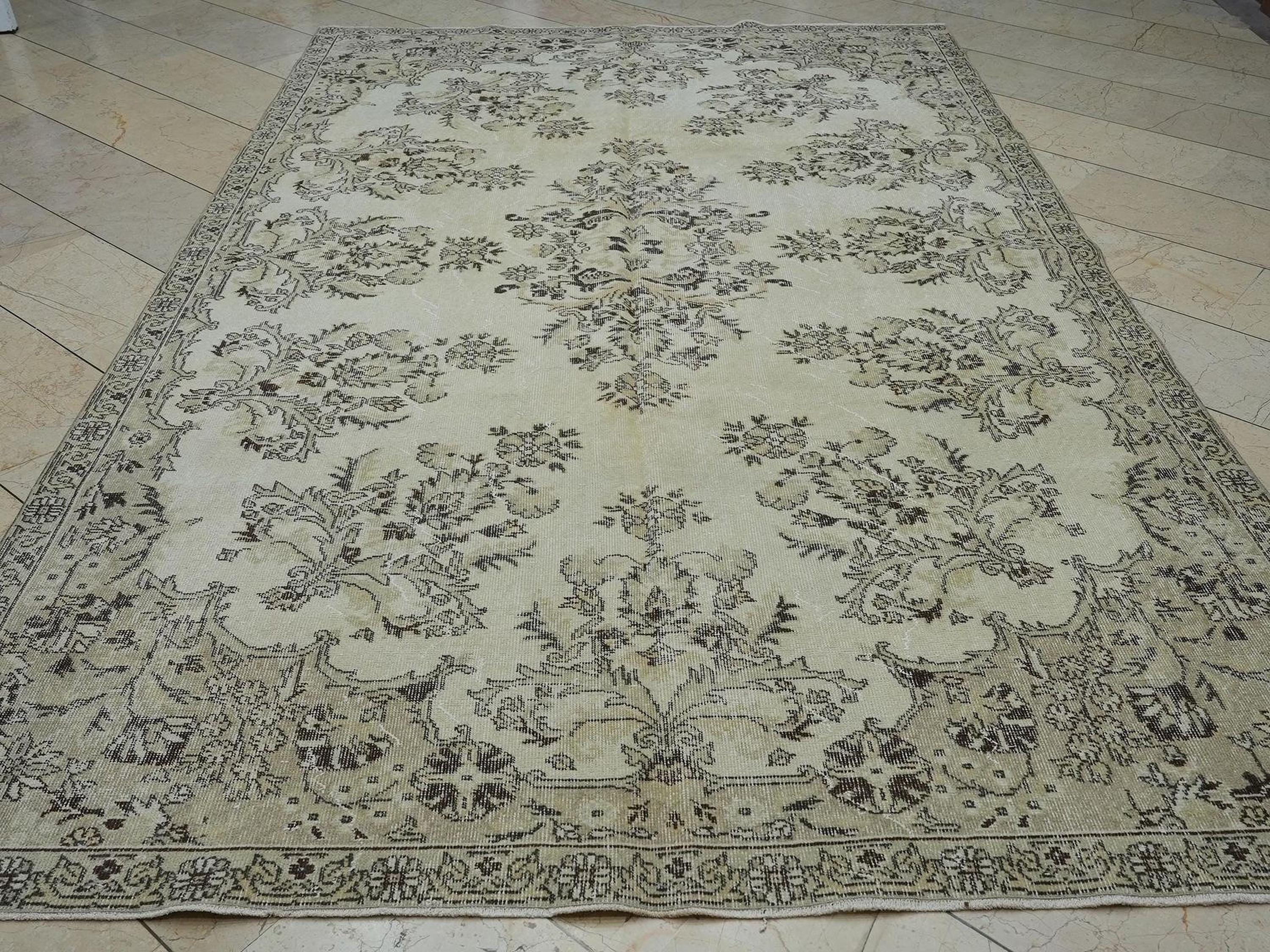 Large Turkish Oushak Rug: Distressed Vintage Wool Bohemian Carpet Rugs, 6,9"x10,7" Feet.
