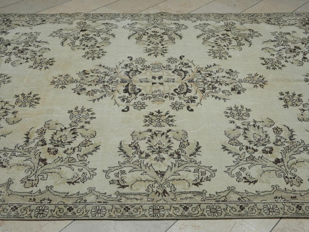 Large Turkish Oushak Rug: Distressed Vintage Wool Bohemian Carpet Rugs, 6,9"x10,7" Feet.