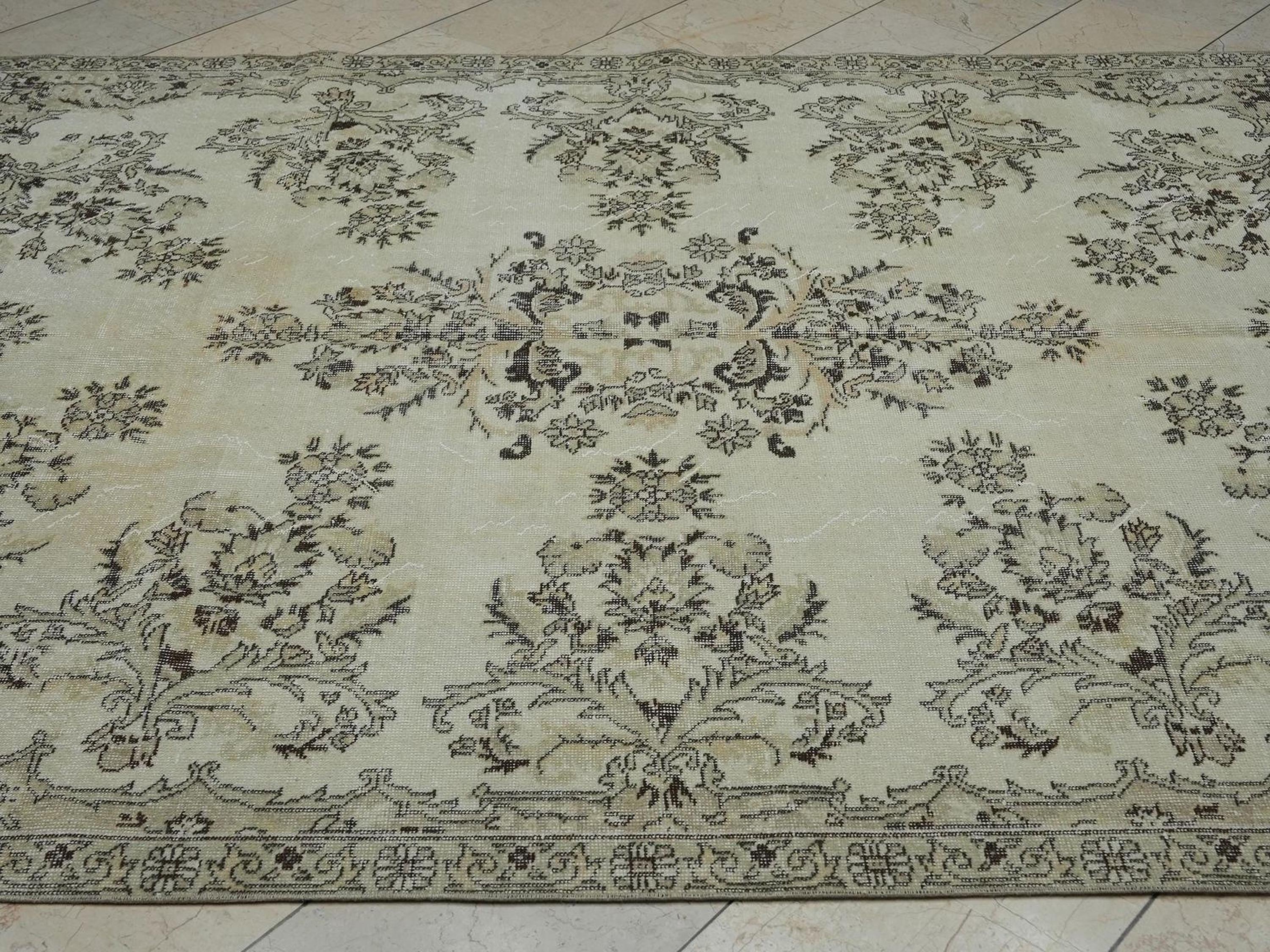 Large Turkish Oushak Rug: Distressed Vintage Wool Bohemian Carpet Rugs, 6,9"x10,7" Feet.