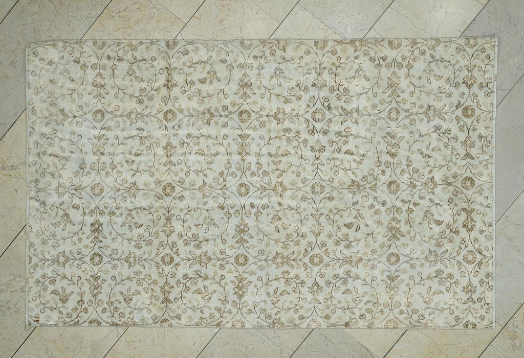 Vintage Handmade Wool Oushak Rug: Cream & Brown Bohemian Carpet,4x6 Ft.