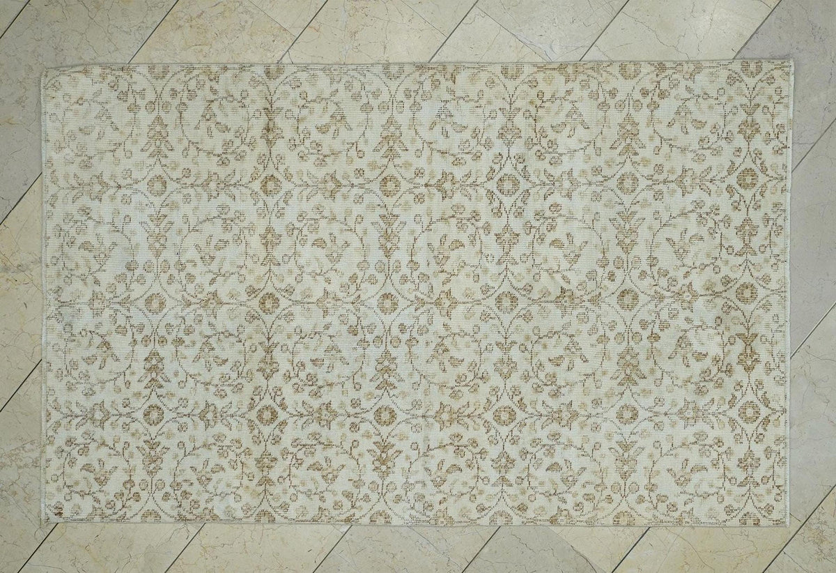 Vintage Handmade Wool Oushak Rug: Cream & Brown Bohemian Carpet,4x6 Ft.