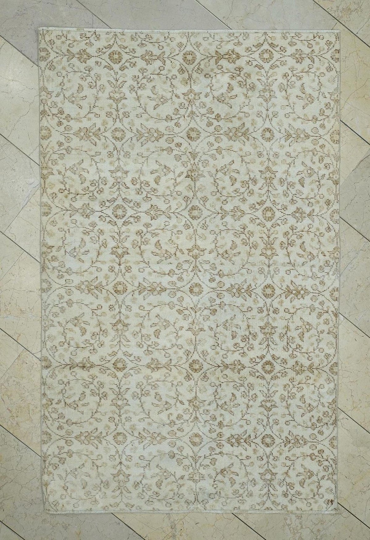 Vintage Handmade Wool Oushak Rug: Cream & Brown Bohemian Carpet,4x6 Ft.