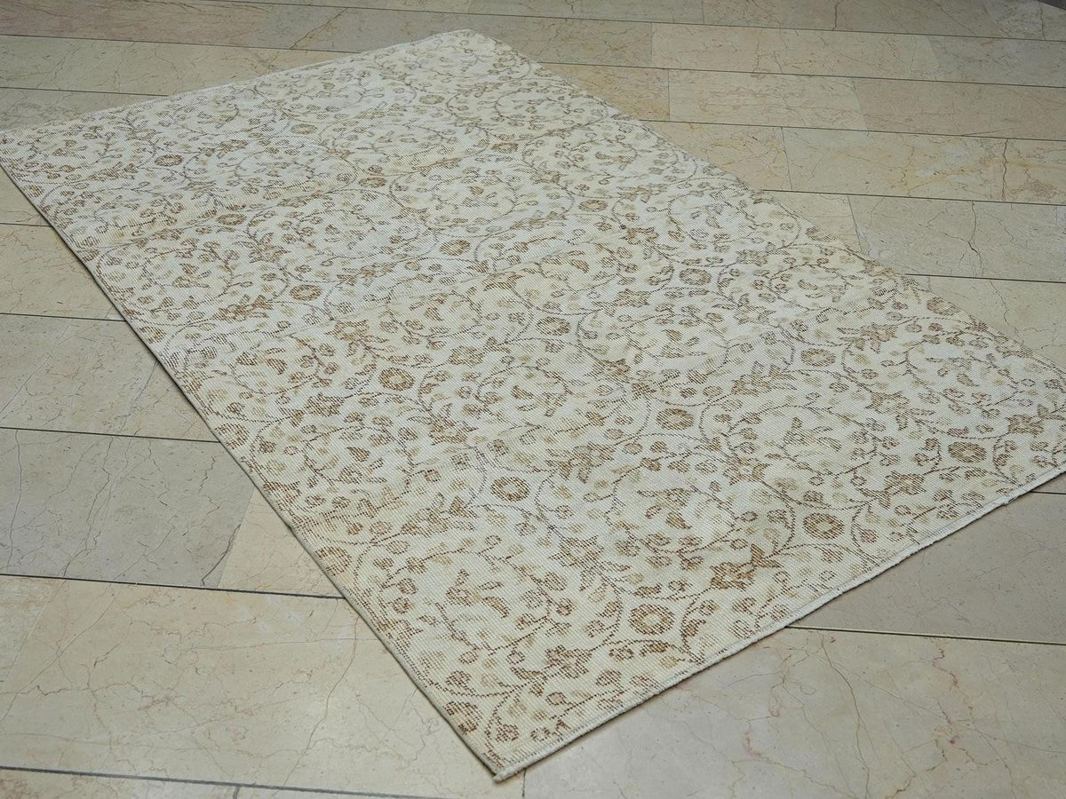 Vintage Handmade Wool Oushak Rug: Cream & Brown Bohemian Carpet,4x6 Ft.