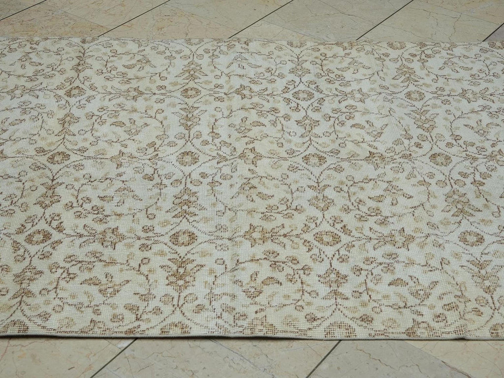 Vintage Handmade Wool Oushak Rug: Cream & Brown Bohemian Carpet,4x6 Ft.