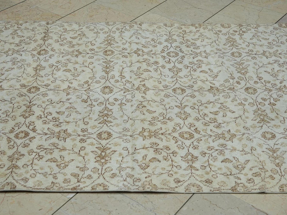 Vintage Handmade Wool Oushak Rug: Cream & Brown Bohemian Carpet,4x6 Ft.