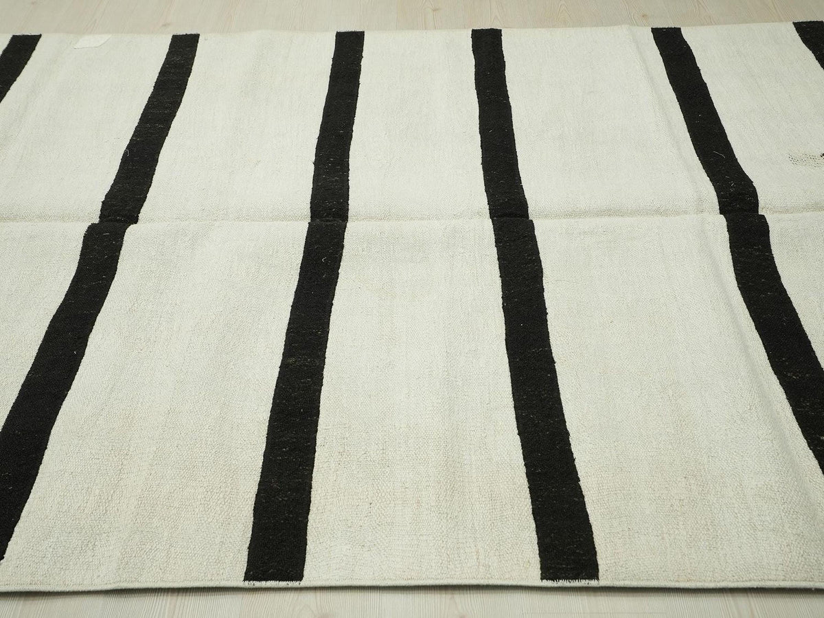 Patchwork Turkish Kilim Rug: Seasonal Decor Minimal Style Stripe Rugs, 6x10 Feet.