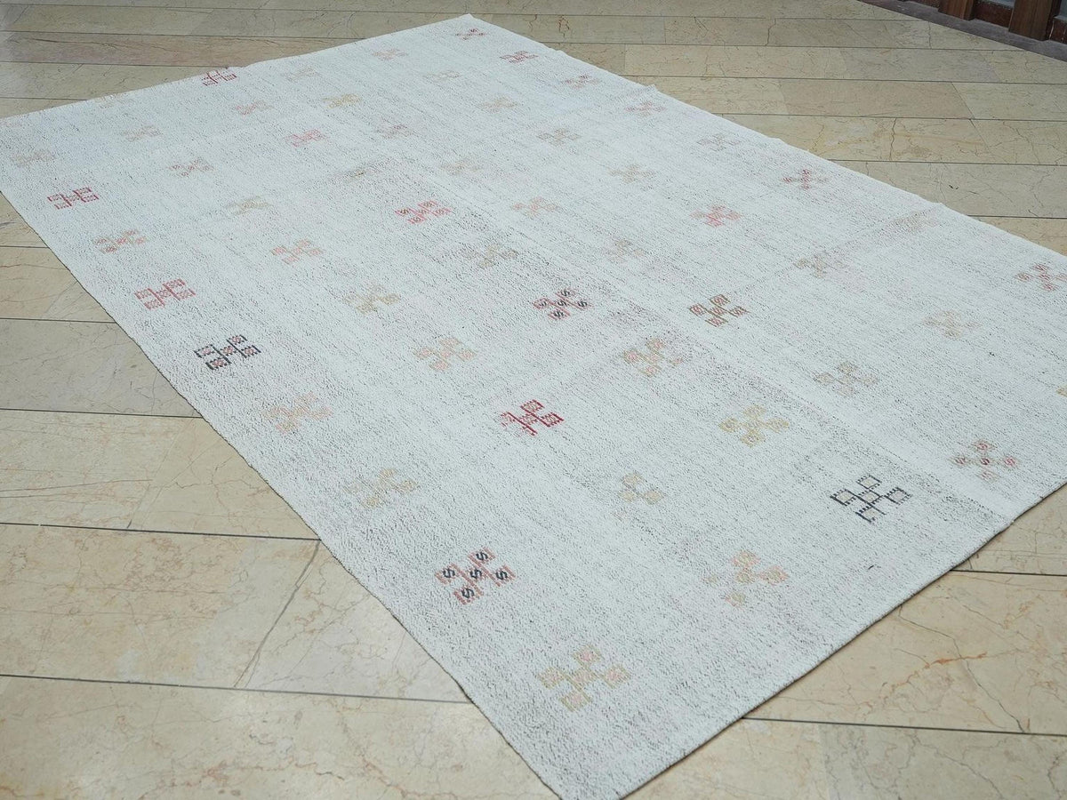 Multi Colors Embroidered White Cotton Kilim Rug,5.7x9 Ft.