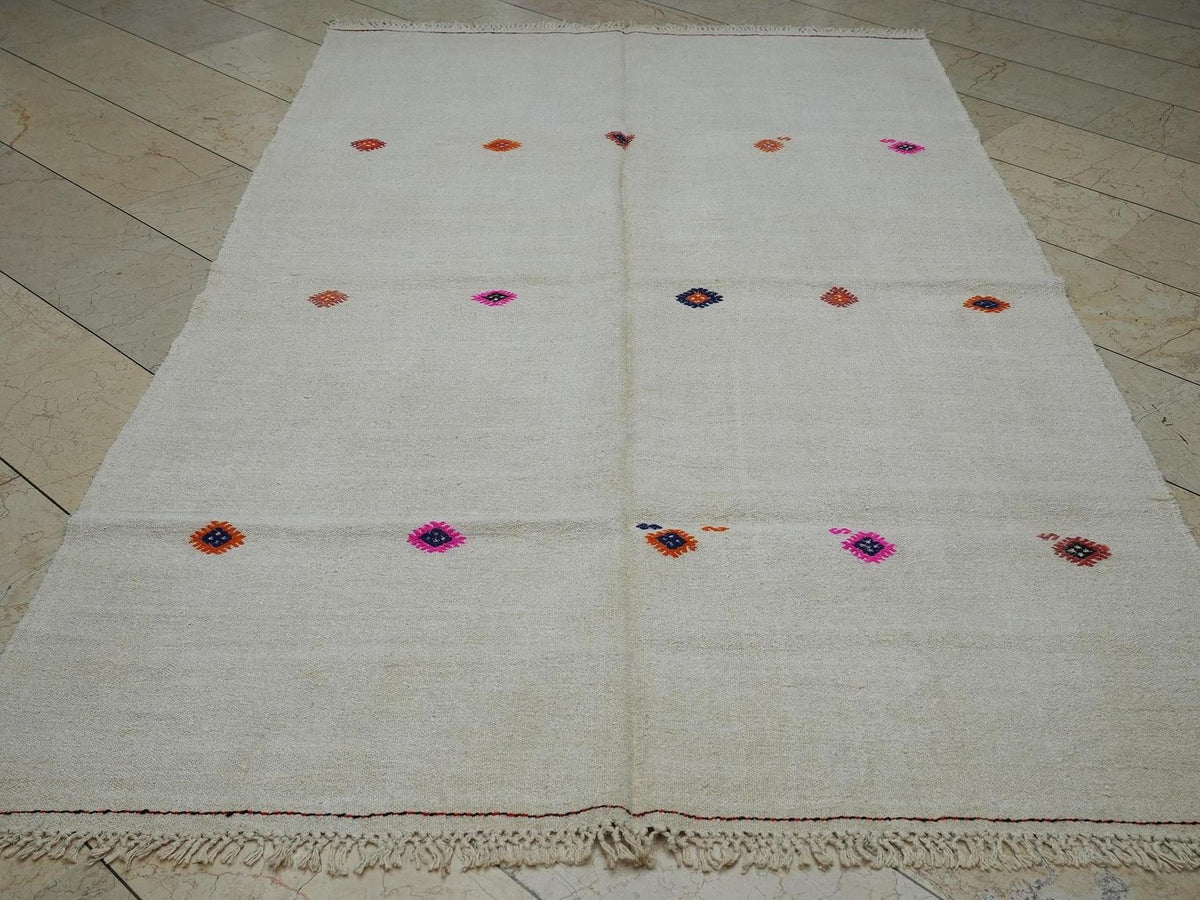 Embroidered Vintage Hemp Kilim Rug: 5.7x9.2 Feet,Seasonal Decor Home Living Rugs.