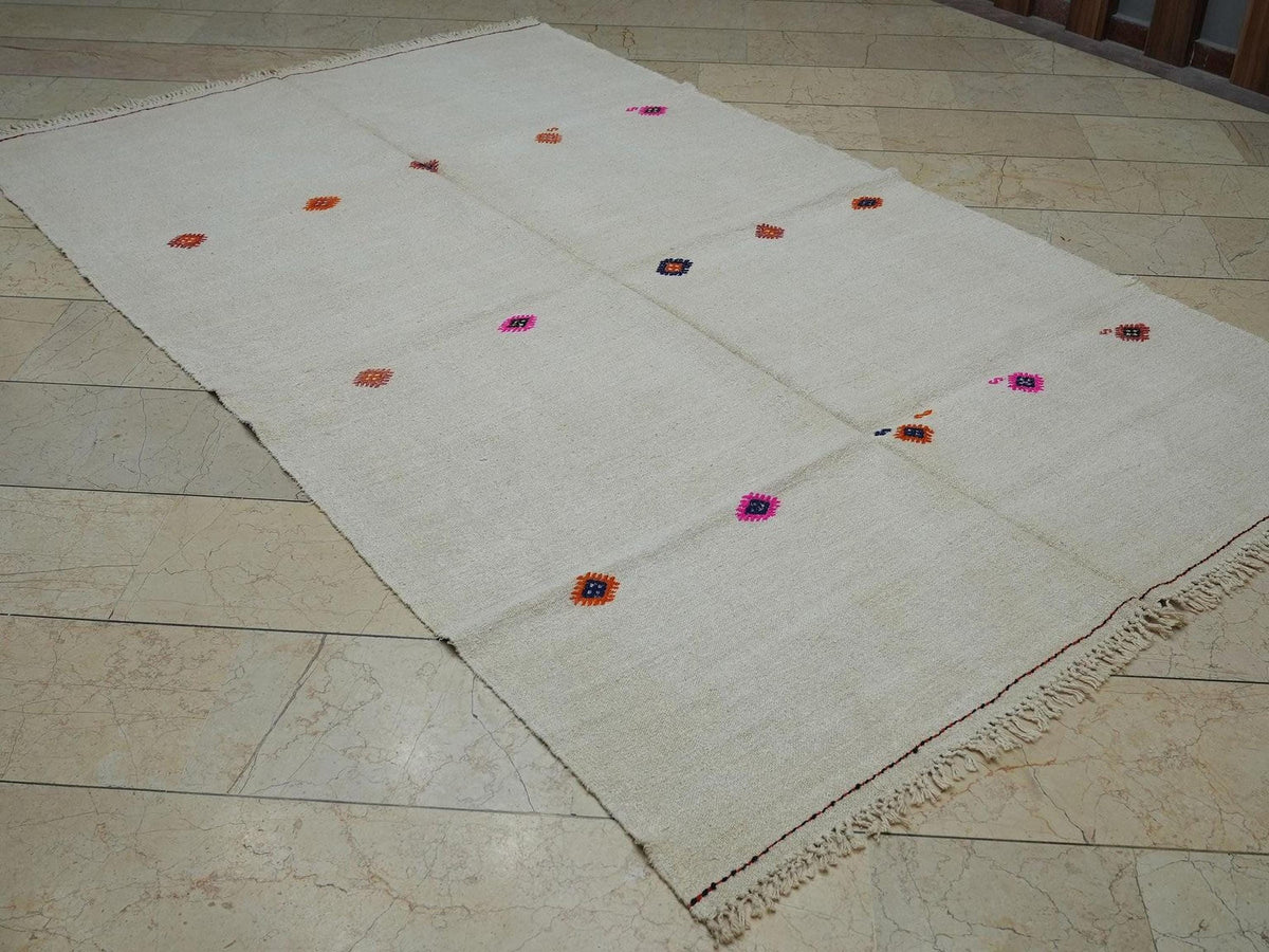 Embroidered Vintage Hemp Kilim Rug: 5.7x9.2 Feet,Seasonal Decor Home Living Rugs.