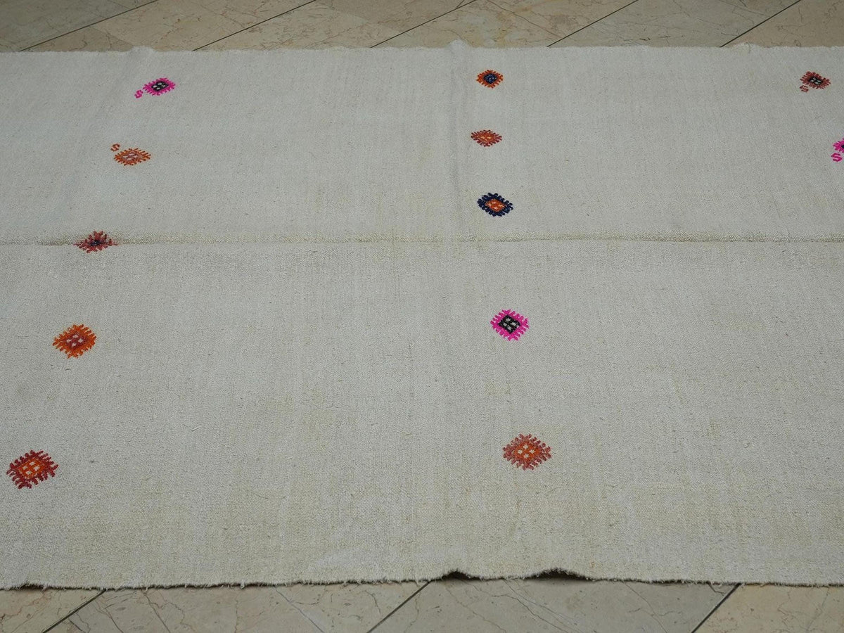 Embroidered Vintage Hemp Kilim Rug: 5.7x9.2 Feet,Seasonal Decor Home Living Rugs.