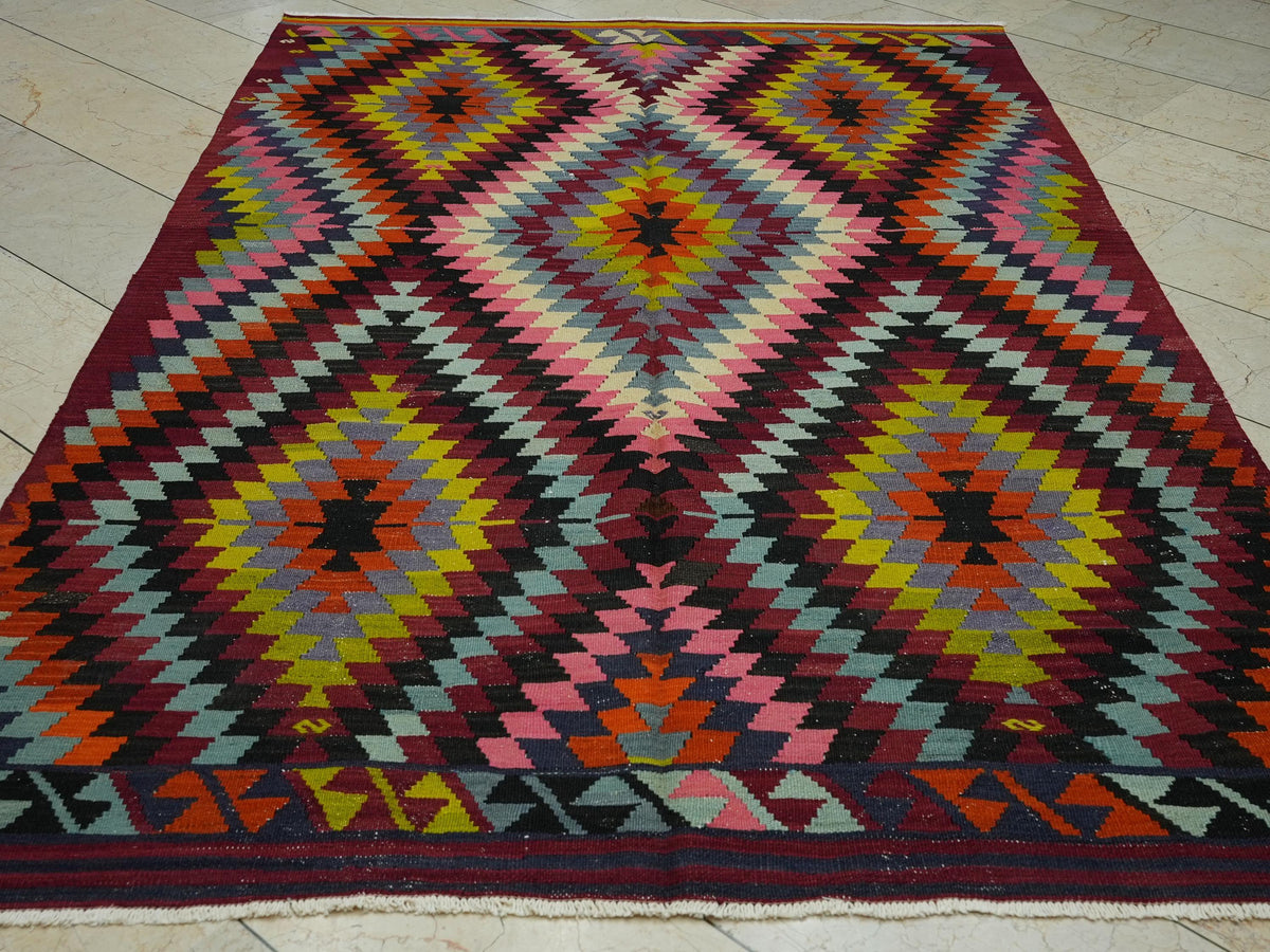 Old Turkish Kilim Rug: Diamond Zigzag Pattern Wool Flat Weave Rugs, 5,7x8,6 Feet.