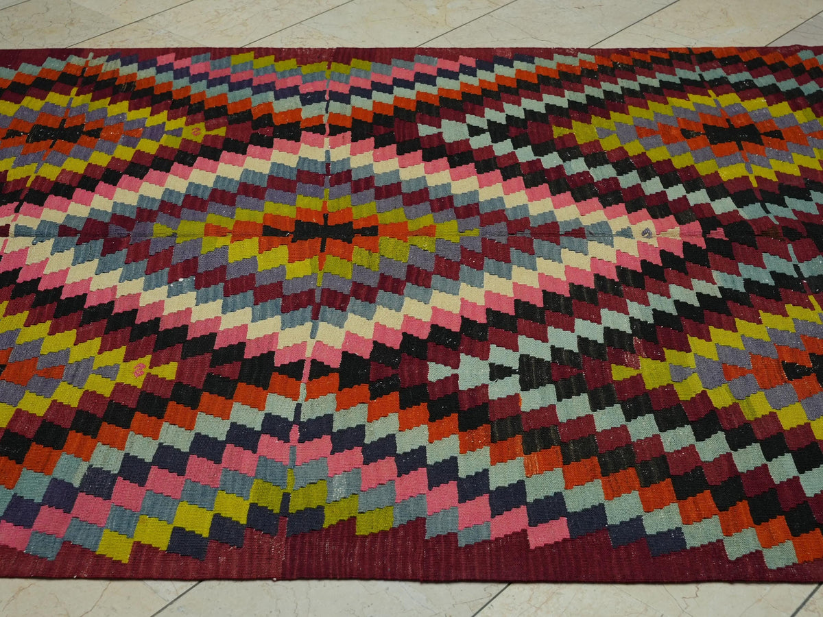 Old Turkish Kilim Rug: Diamond Zigzag Pattern Wool Flat Weave Rugs, 5,7x8,6 Feet.
