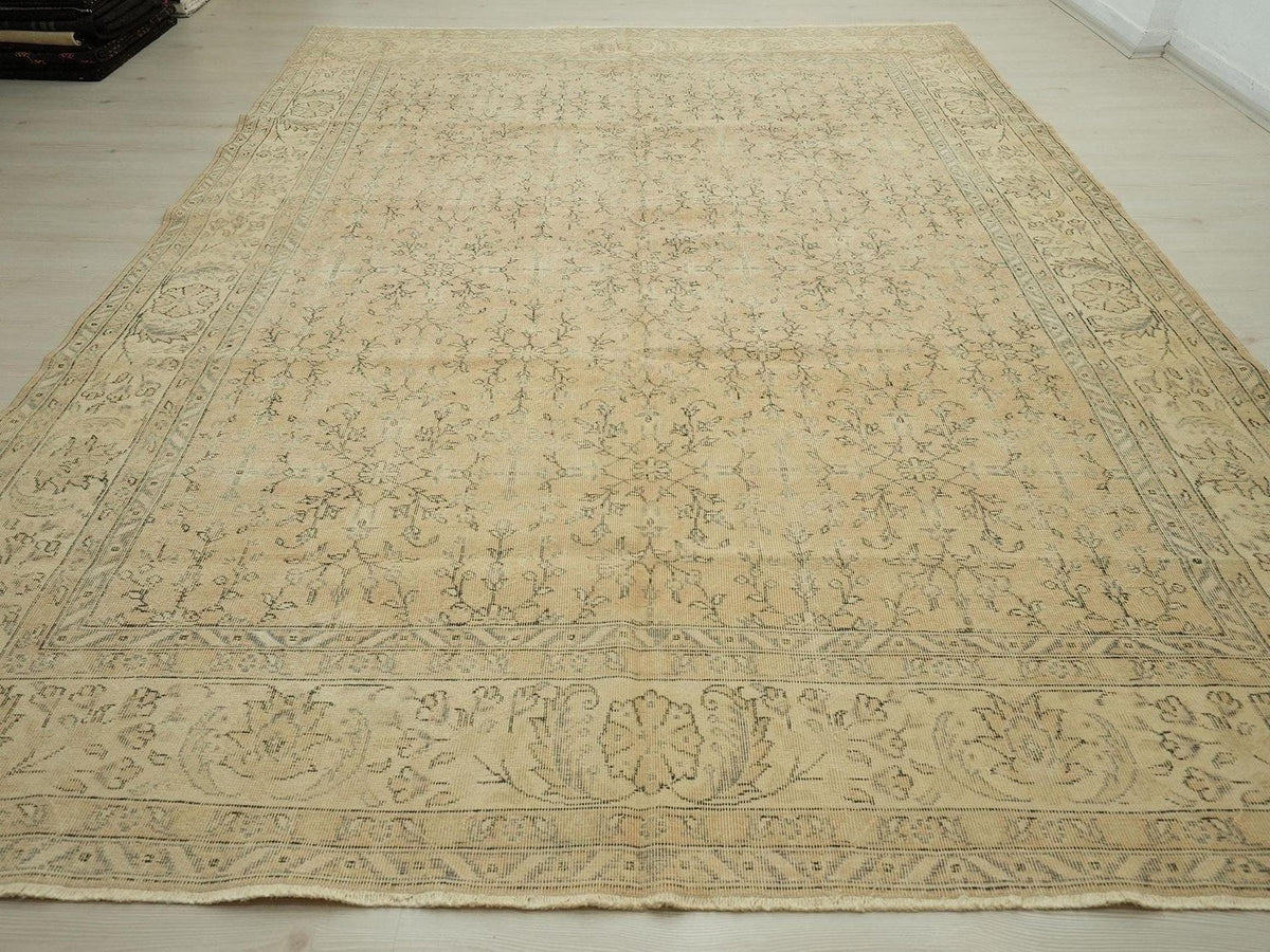 8x12 Floral Oushak Rug: Vintage Turkish Wool Carpet Minimalist Decor.
