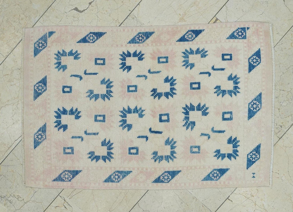 Small Turkish Oushak Rug: Blue Beige Ethnic Rugs 2,4x3,8 Feet.