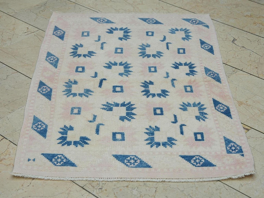 Small Turkish Oushak Rug: Blue Beige Ethnic Rugs 2,4x3,8 Feet.