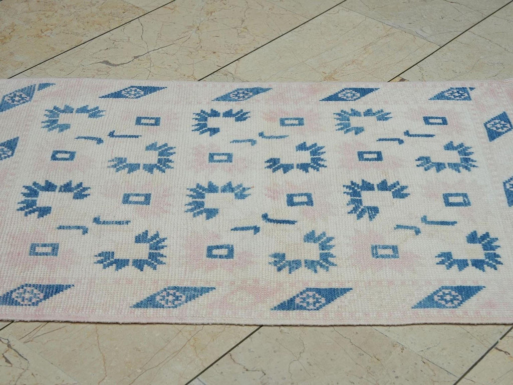 Small Turkish Oushak Rug: Blue Beige Ethnic Rugs 2,4x3,8 Feet.