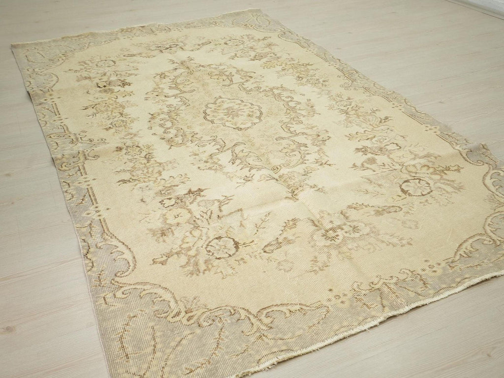 5x8 Vintage Neutral Oushak Rug: Turkish Wool Floral Carpet Rugs.