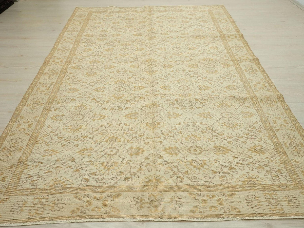 Large Vintage Oushak Rug: Beige Brown Turkish Wool Carpet, 6,1"x9,5" Ft.