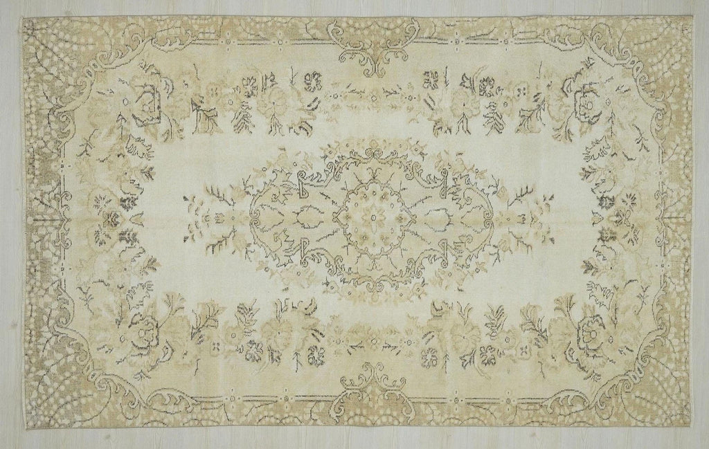 Neutral Handmade Wool Oushak Rug: 5.5x9 ft Mid Century Turkish Carpet.
