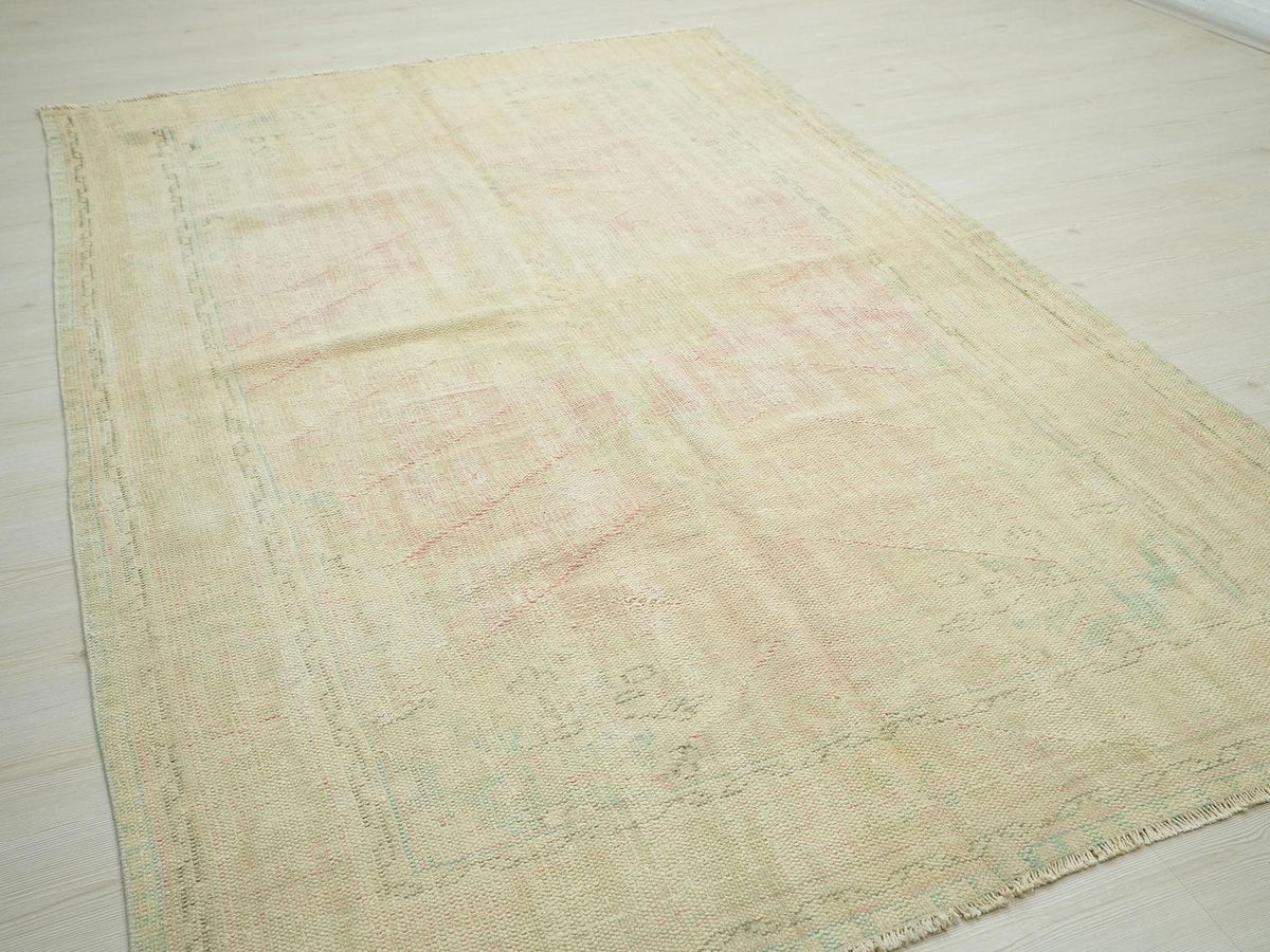 Vintage Anatolian Oushak Rug (5,9'x9,1'): Handmade Turkish Wool Rugs