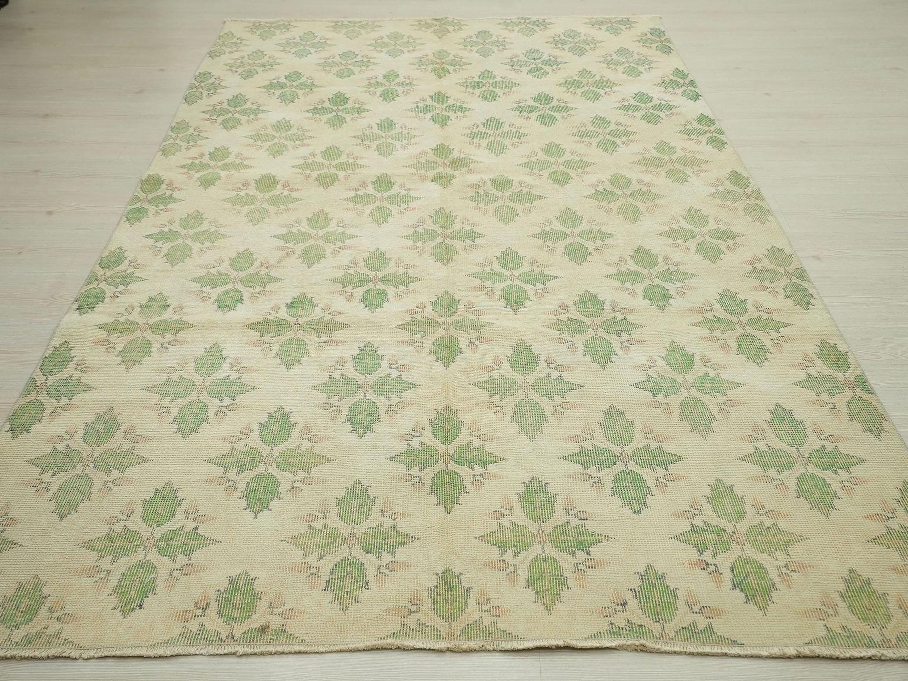 Vintage Oushak Rug: Green Beige Turkish Wool Carpet (5,4"x9,1" Feet)