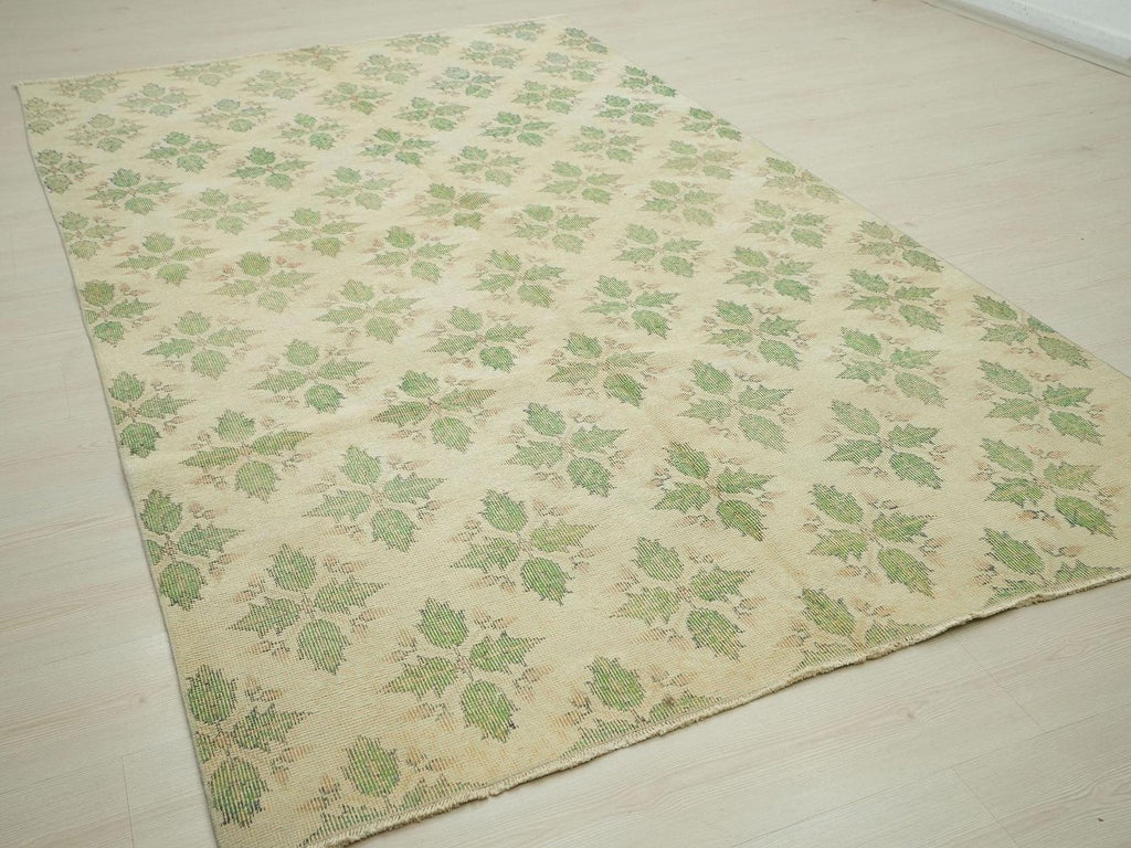 Vintage Oushak Rug: Green Beige Turkish Wool Carpet (5,4"x9,1" Feet)