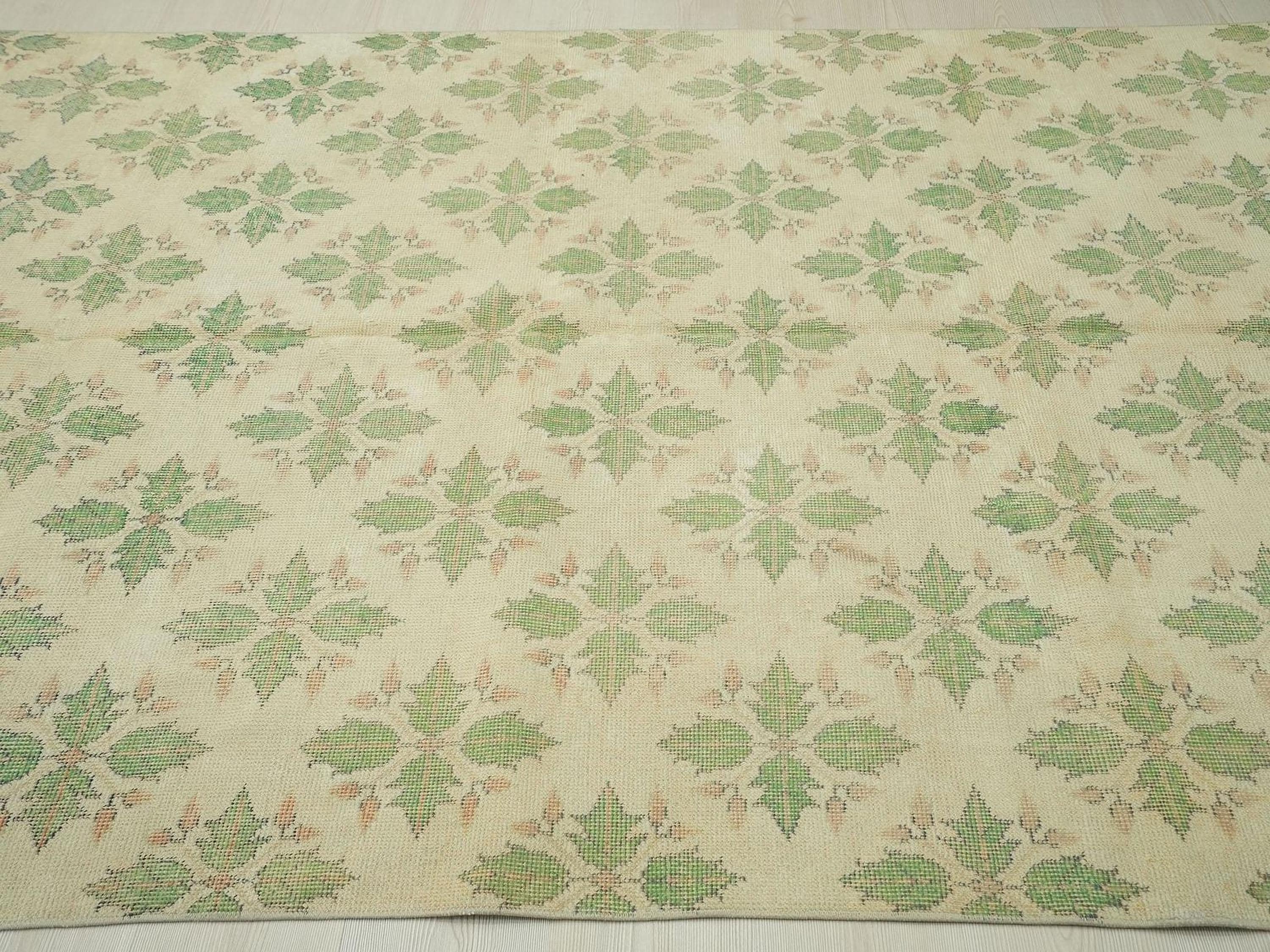Vintage Oushak Rug: Green Beige Turkish Wool Carpet (5,4"x9,1" Feet)