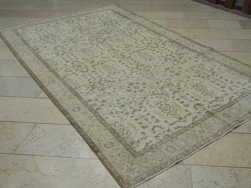 Vintage Oushak Turkish Rug: Brown Beige Wool Carpet (5,5"x9,4" Feet)