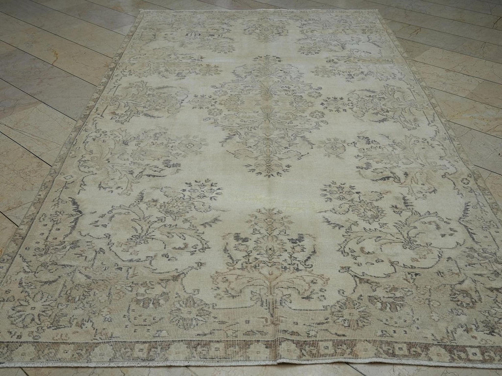 Vintage Oushak Wool Carpet Rug: Handmade Turkish Medallion Design (6.1x10.3 ft)